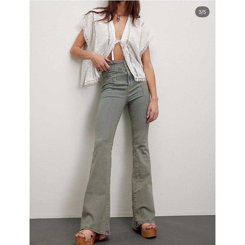 NWOT $98 Free People "We The Free" 29 Jayde Flare Jean - Picture 2 of 6